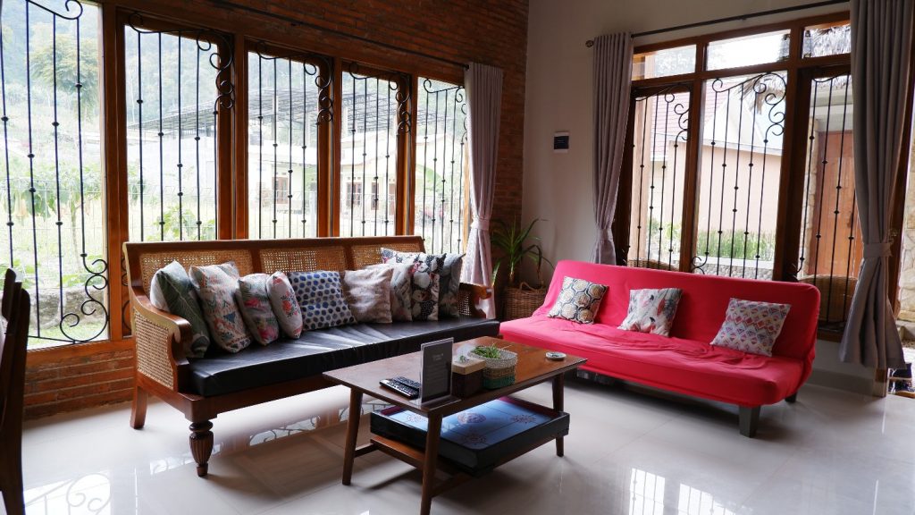 Bangun Villa di Kemuning