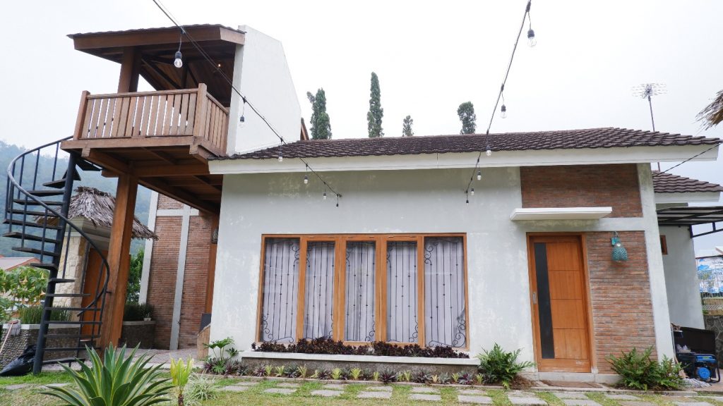 Bangun Villa di Kemuning