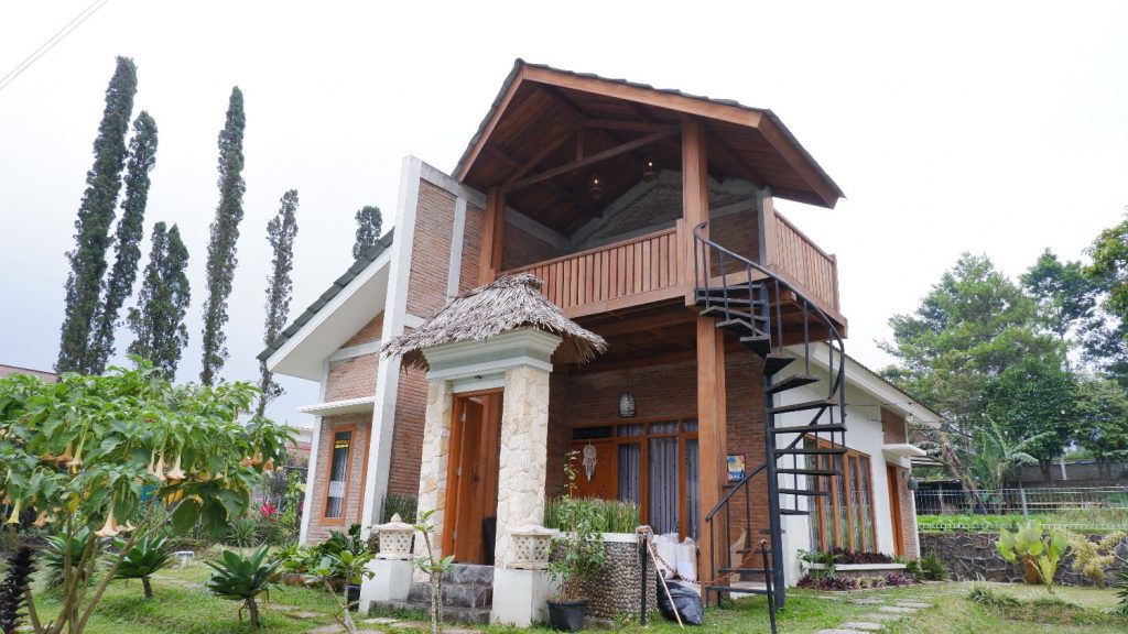 Bangun Villa di Kemuning